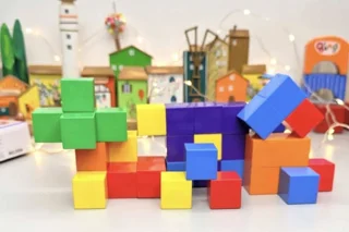 ⁨  مکعب‌های مگنتی رنگارنگ